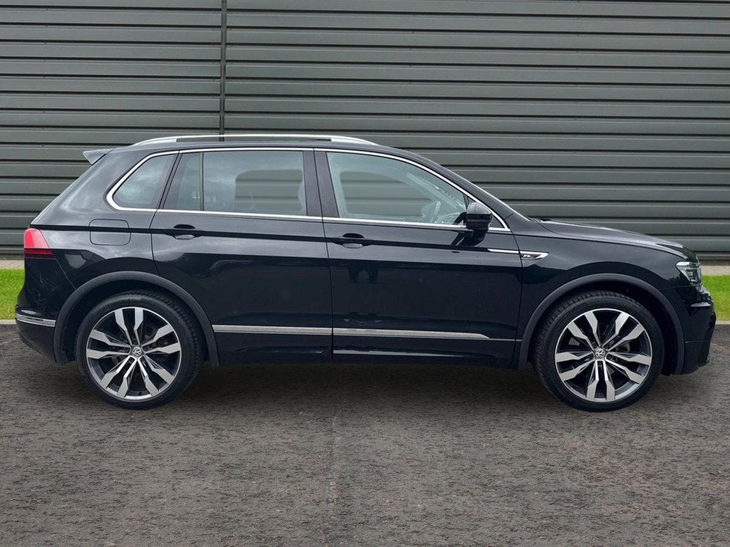 Volkswagen Tiguan 2.0 Tsi Bluemotion Tech R Line Suv Dsg AO17BFJ Black #2