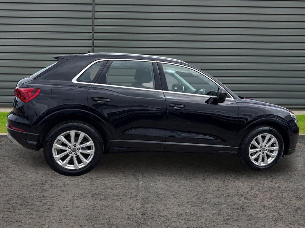 Audi Q3 2.0 Tdi 35 Sport Suv Quattro RV69UKM Black #2