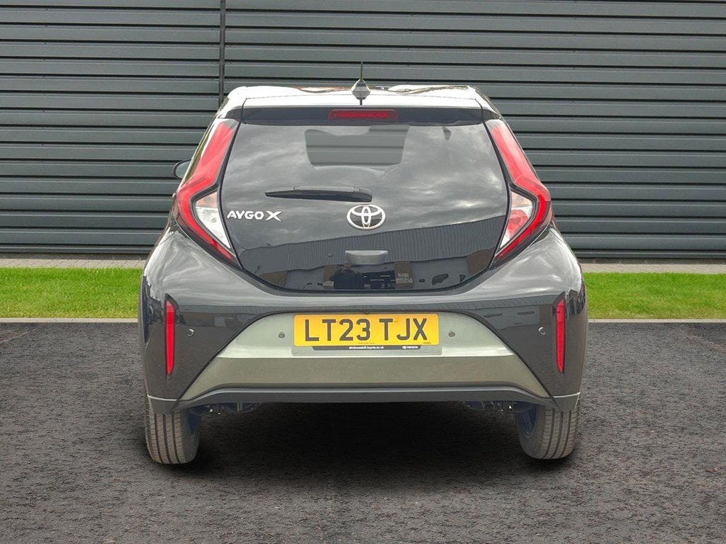 Toyota Aygo X 1.0 Vvt I Edge Hatchback X Shift LT23TJX Green #4