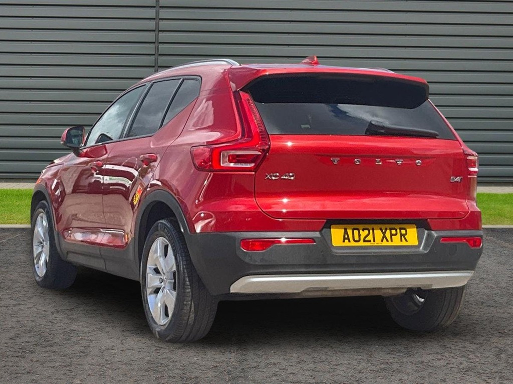 Volvo XC40 2.0 B4 Mhev Momentum Suv Hybrid Aw AO21XPR Red #6