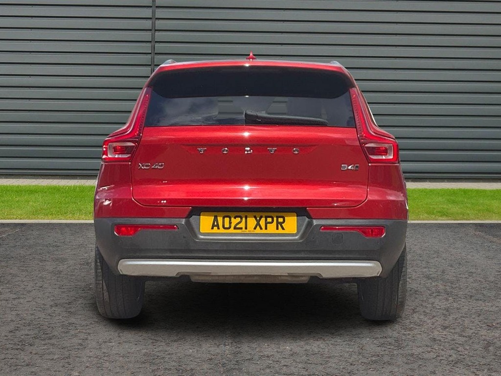 Volvo XC40 2.0 B4 Mhev Momentum Suv Hybrid Aw AO21XPR Red #5