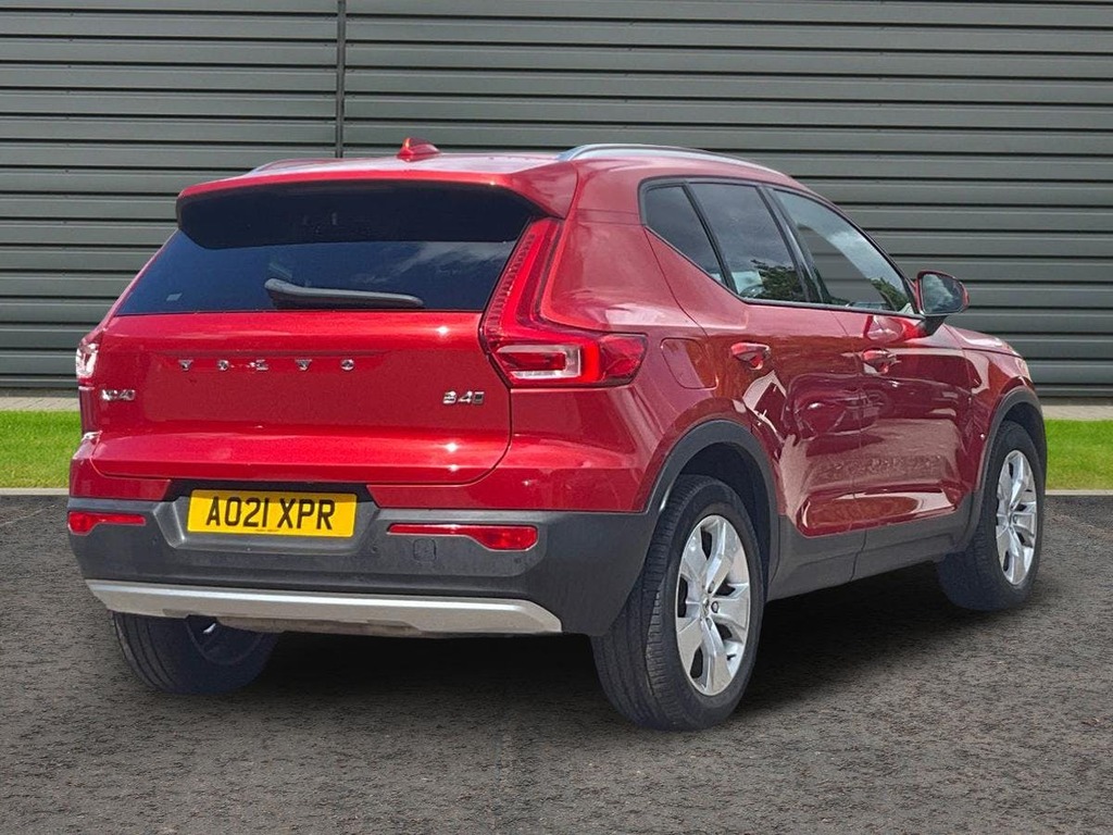 Volvo XC40 2.0 B4 Mhev Momentum Suv Hybrid Aw AO21XPR Red #4