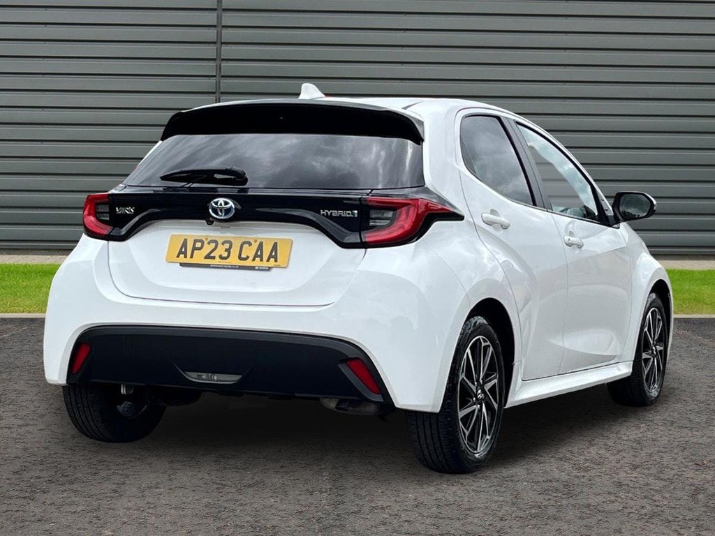 Toyota Yaris 1.5 Vvt-h Design Hatchback Hybrid E Cvt AP23CAA White #3