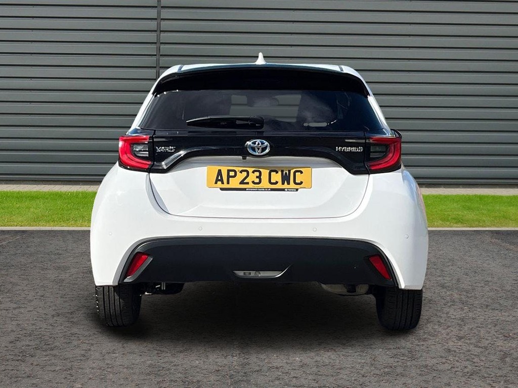 Toyota Yaris 1.5 Vvt-h Design Hatchback Hybrid E Cvt AP23CWC White #4