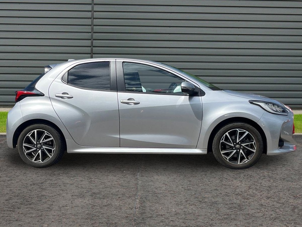 Toyota Yaris 1.5 Vvt-h Design Hatchback Hybrid E Cvt GY23UBH Silver #2