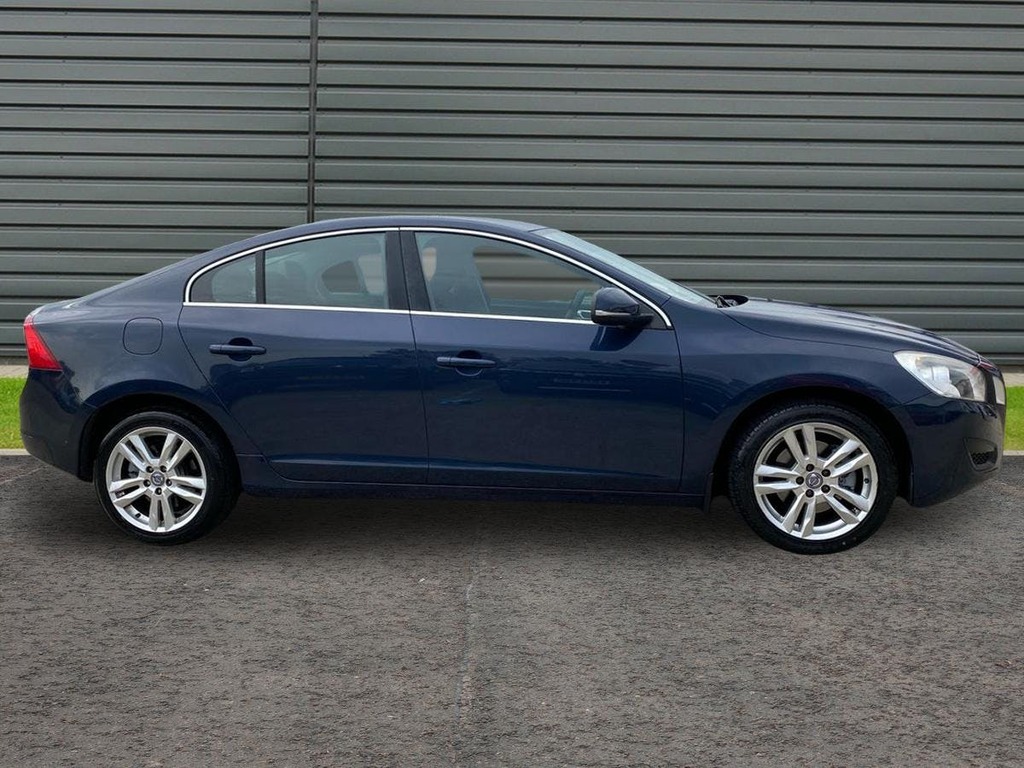 Volvo S60 1.6D Drive Se Saloon Blue #2