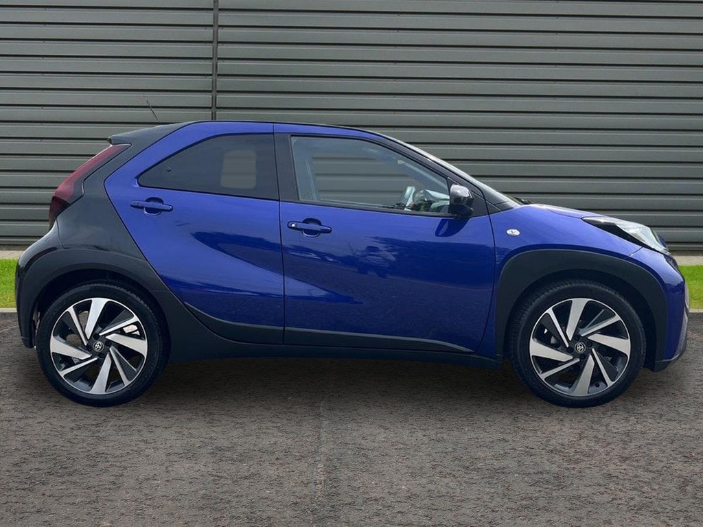 Toyota Aygo X 1.0 Vvt I Edge Hatchback AO73VMC Blue #2