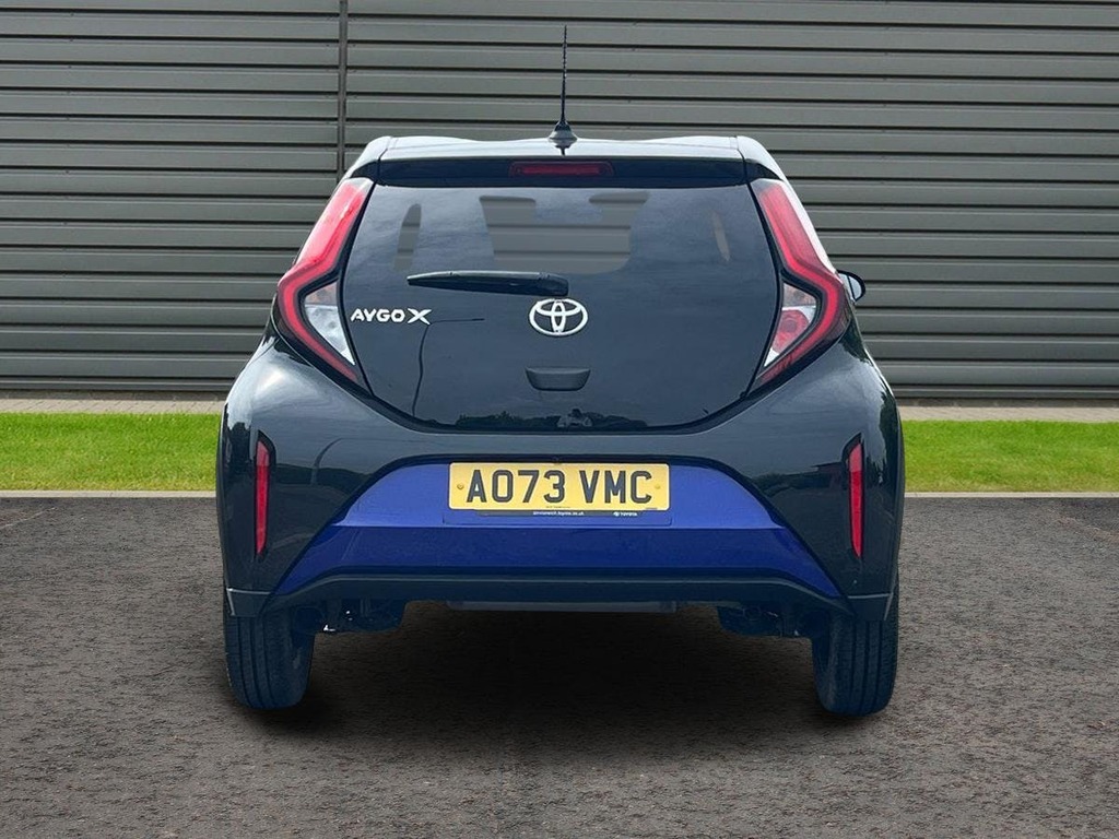 Toyota Aygo X 1.0 Vvt I Edge Hatchback AO73VMC Blue #4