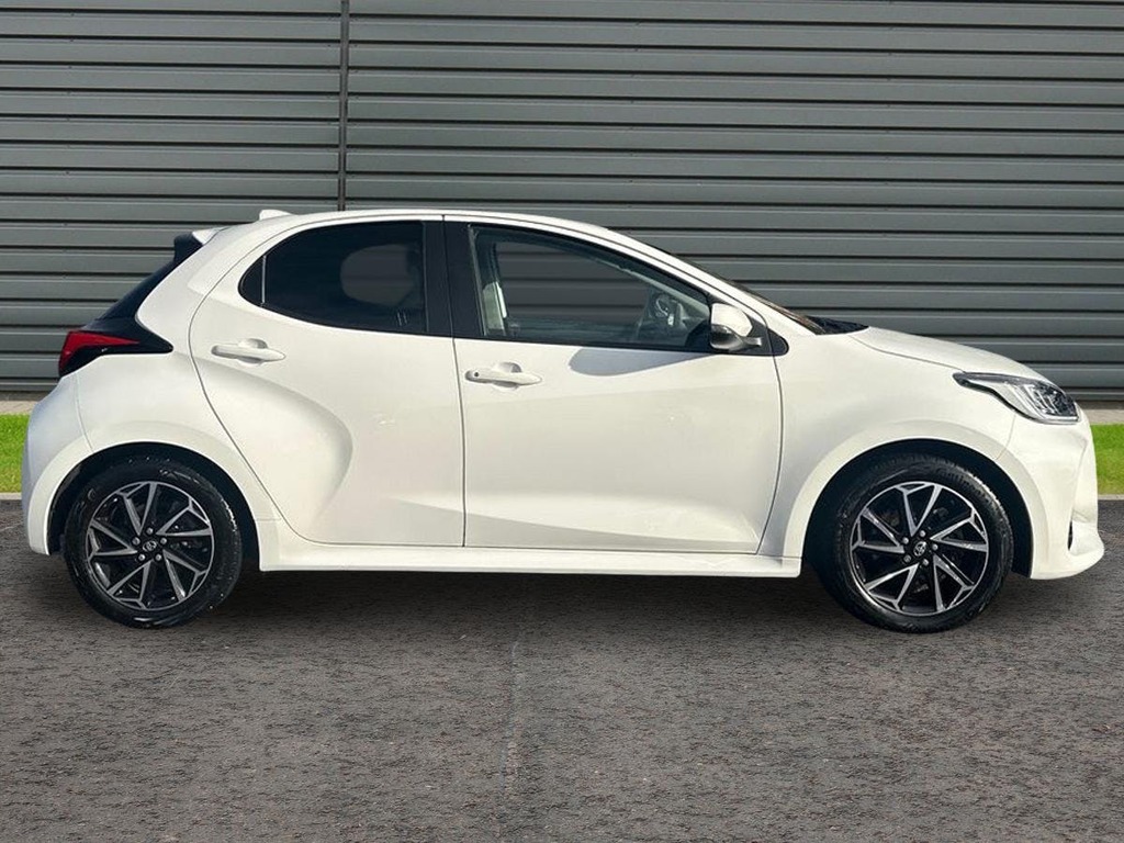Toyota Yaris 1.5 Vvt-h Design Hatchback Hybrid E Cvt White #2
