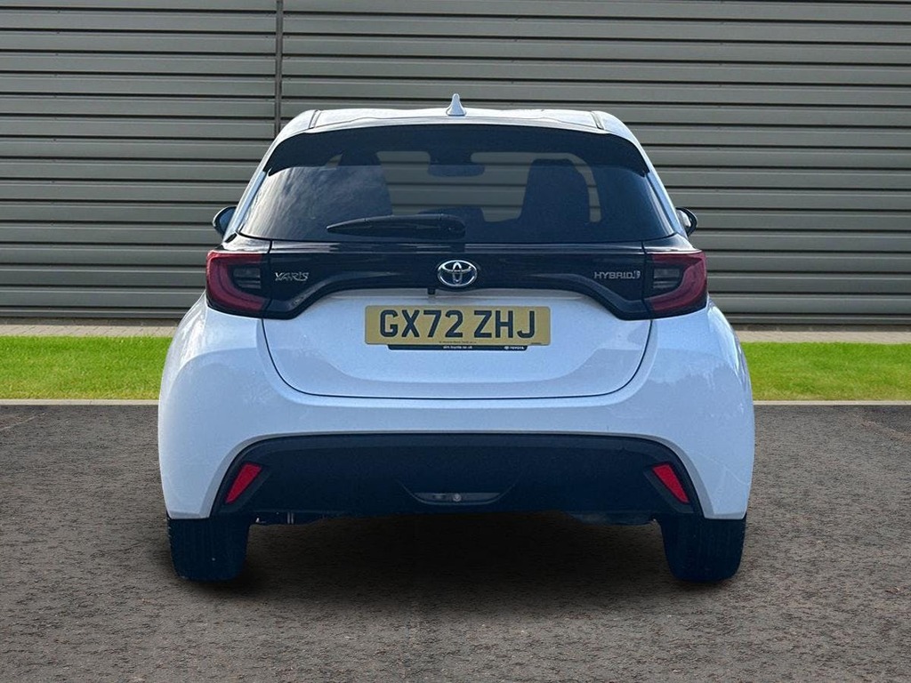 Toyota Yaris 1.5 Vvt-h Design Hatchback Hybrid E Cvt White #4