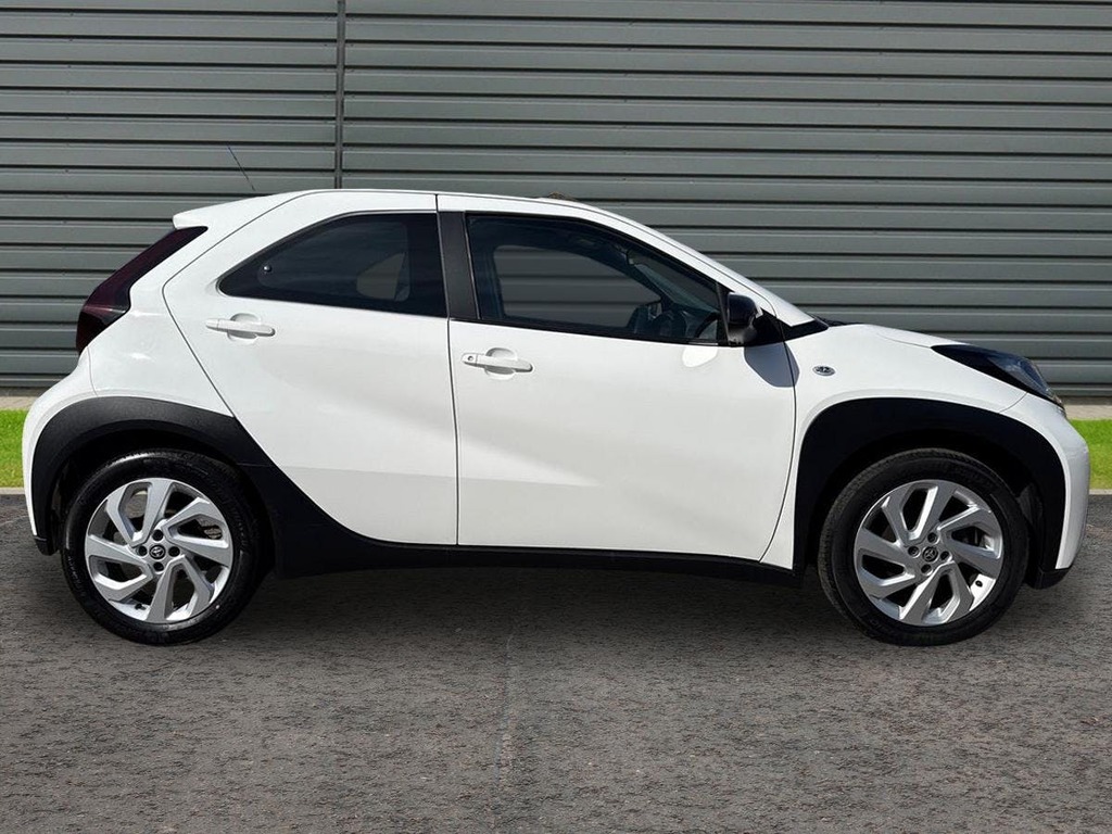Toyota Aygo X 1.0 Vvt I Pure Hatchback AO72UPL White #2