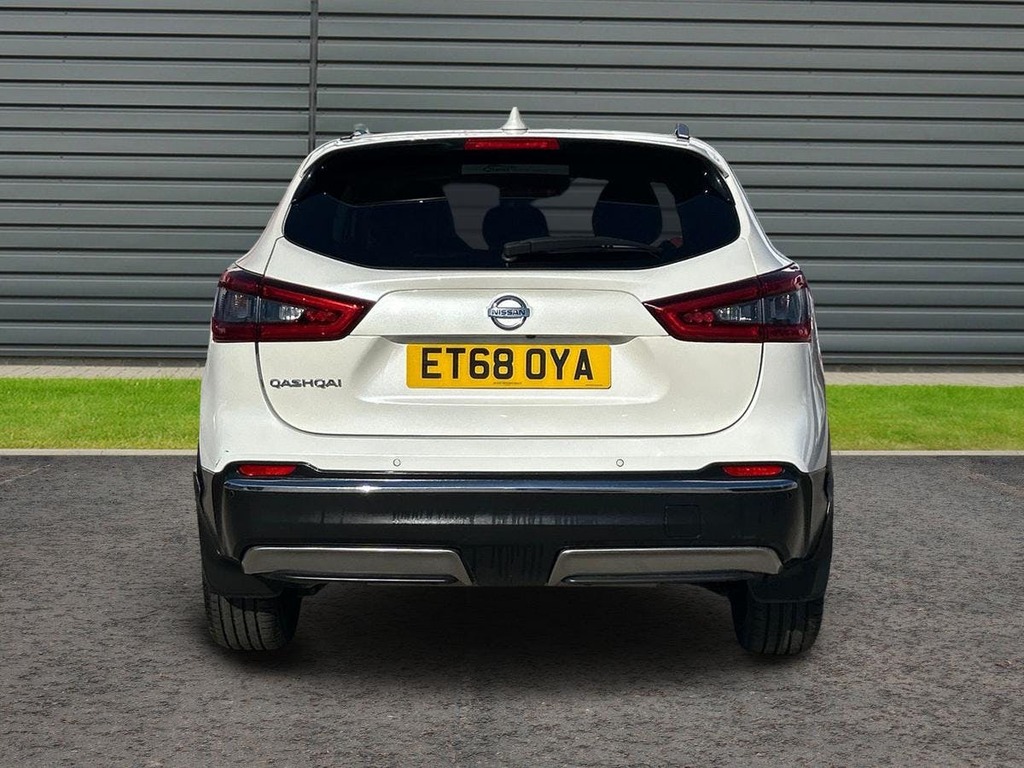Nissan Qashqai 1.3 Dig T Tekna Suv Dct ET68OYA White #4