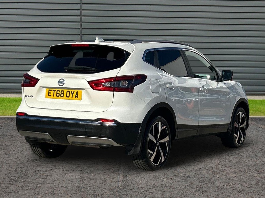 Nissan Qashqai 1.3 Dig T Tekna Suv Dct ET68OYA White #3