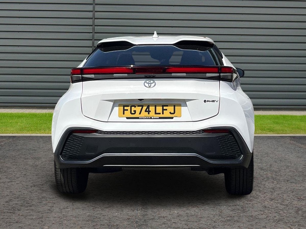 Toyota C-Hr 2.0 Vvt 13.6Kwh Design Suv Plug In Hybr White #4