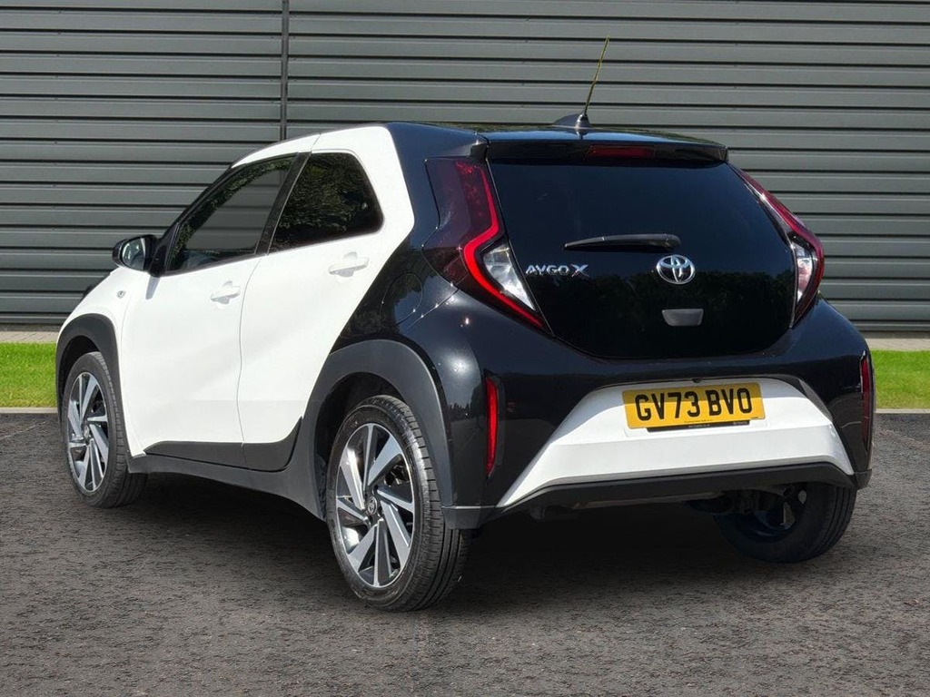 Toyota Aygo X 1.0 Vvt I Edge Hatchback GV73BVO White #5
