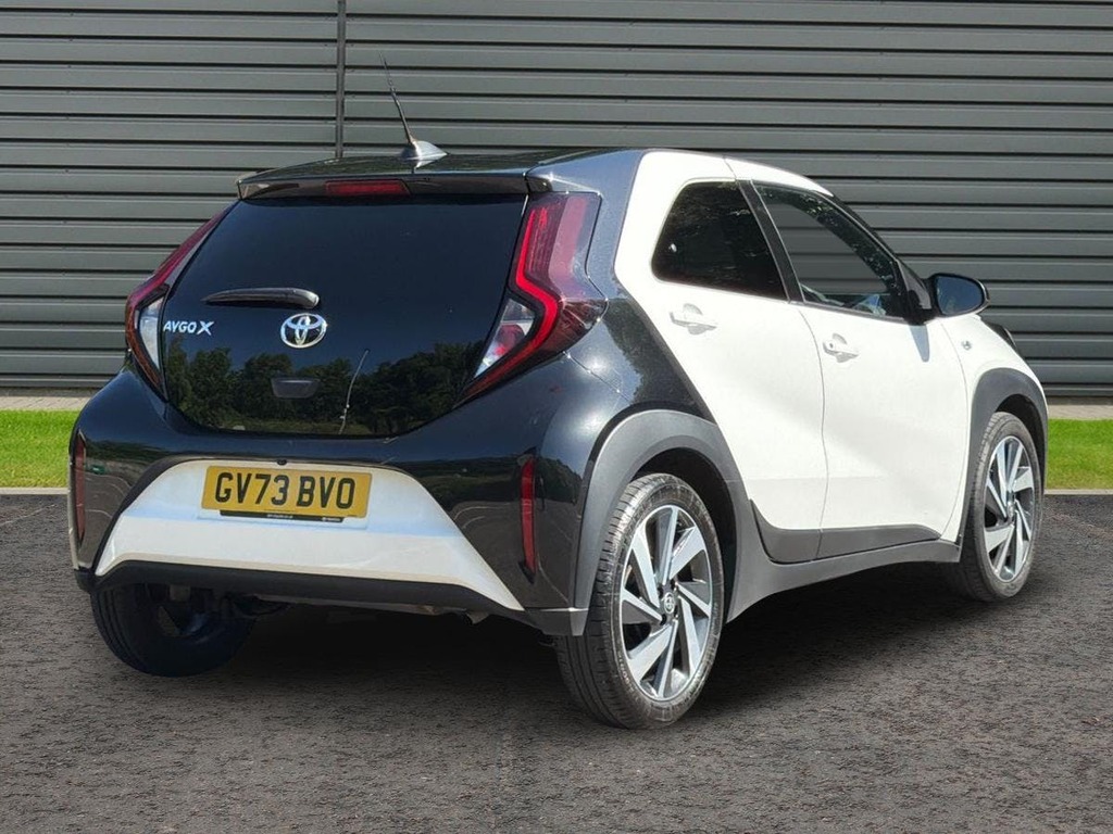 Toyota Aygo X 1.0 Vvt I Edge Hatchback GV73BVO White #3