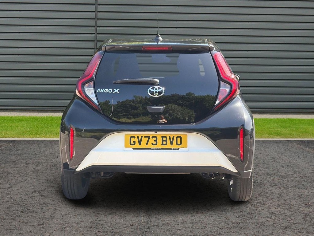 Toyota Aygo X 1.0 Vvt I Edge Hatchback GV73BVO White #4