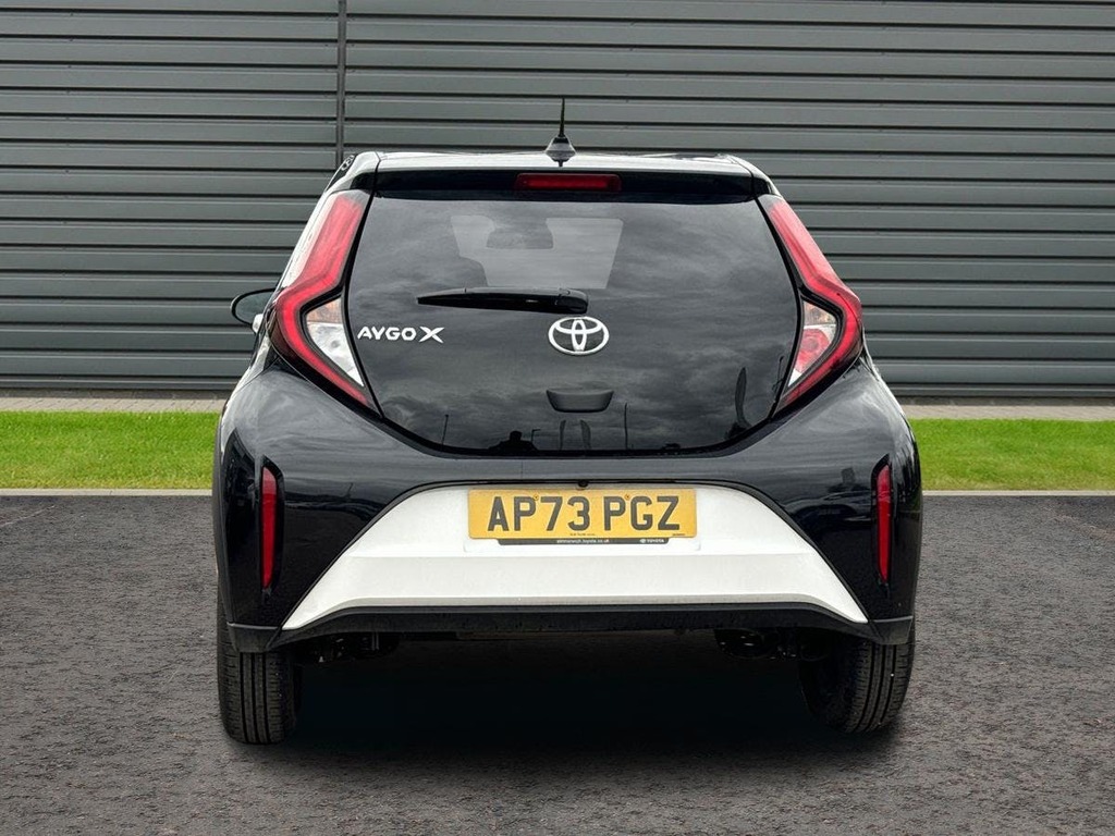 Toyota Aygo X 1.0 Vvt I Edge Hatchback X Shift AP73PGZ White #4