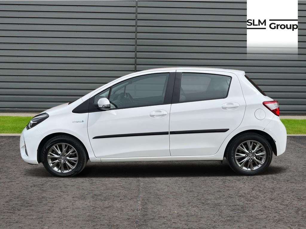 Toyota Yaris 1.5 Vvt-h Icon Tech Hatchback Hybrid E GX67MYB White #6