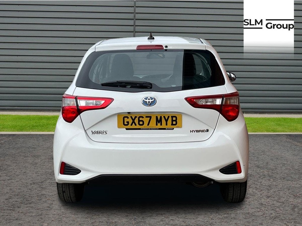 Toyota Yaris 1.5 Vvt-h Icon Tech Hatchback Hybrid E GX67MYB White #4
