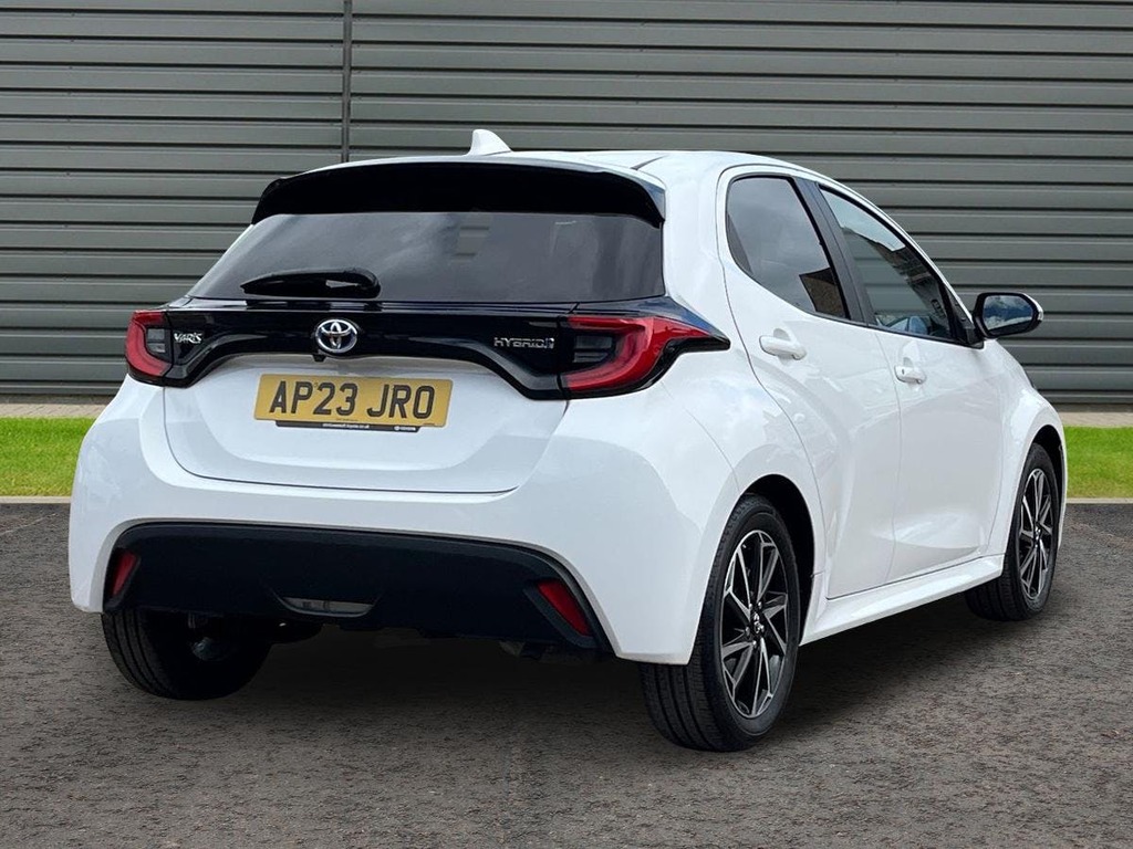 Toyota Yaris 1.5 Vvt-h Design Hatchback Hybrid E Cvt AP23JRO White #3
