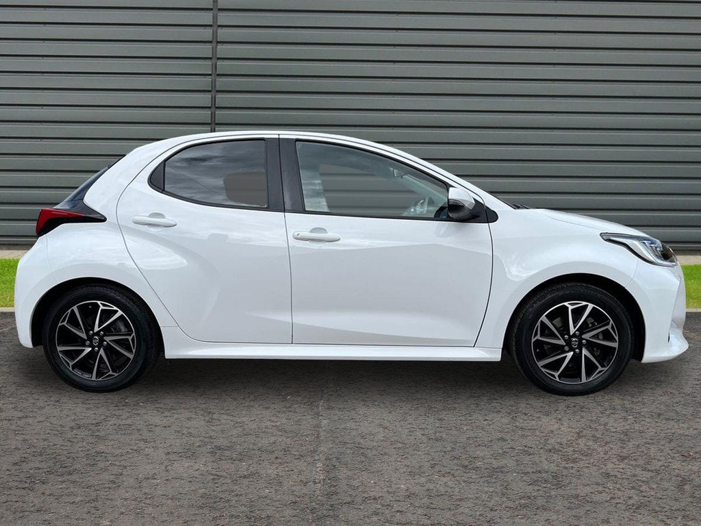 Toyota Yaris 1.5 Vvt-h Design Hatchback Hybrid E Cvt AP23JRO White #2