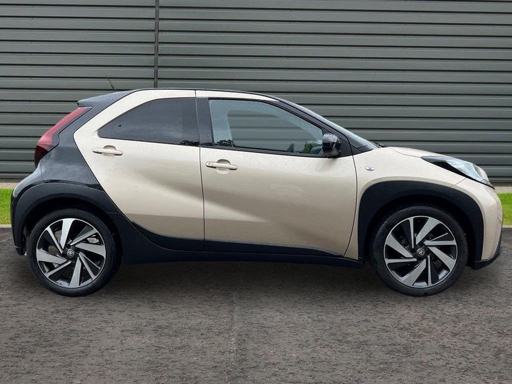 Toyota Aygo X 1.0 Vvt I Edge Hatchback AO24LKC Beige #2