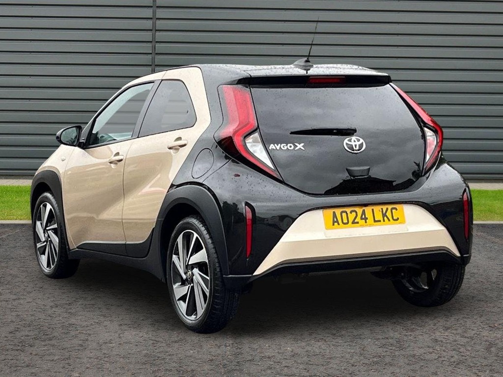Toyota Aygo X 1.0 Vvt I Edge Hatchback AO24LKC Beige #5