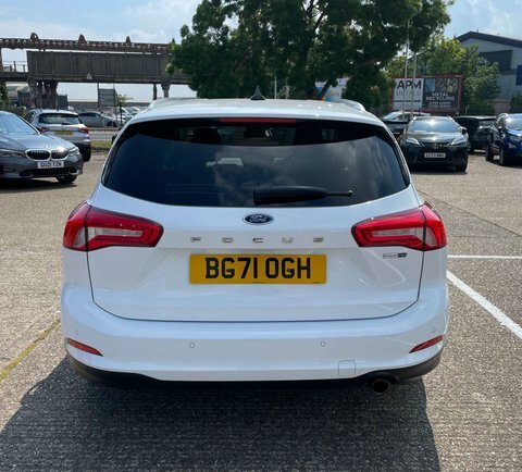Ford Focus Estate BG71OGH White #6