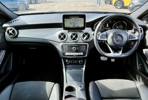 Mercedes-Benz GLA Class Suv CV20JZD Black #2