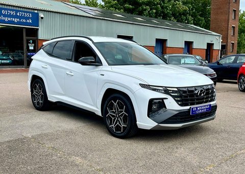 Hyundai Tucson Suv DN22XNZ White #4