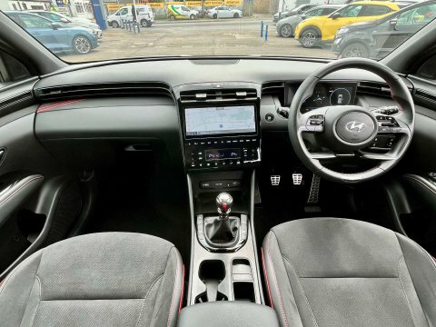 Hyundai Tucson Suv DN22XNZ White #2