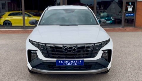 Hyundai Tucson Suv DN22XNZ White #5