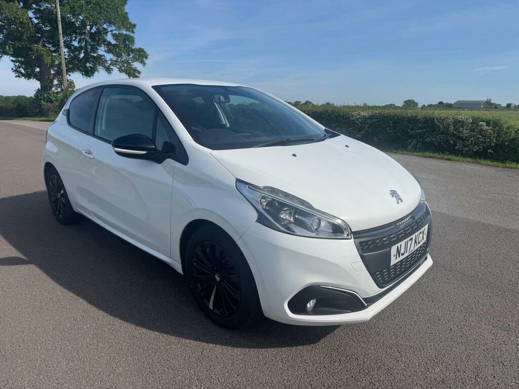 Peugeot 208 1.2 Puretech Black Edition Euro 6 White
