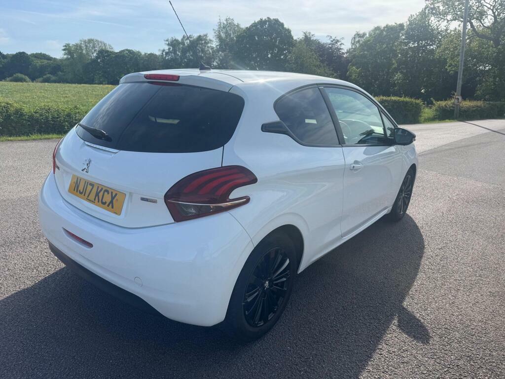 Peugeot 208 1.2 Puretech Black Edition Euro 6 NJ17KCX White #3