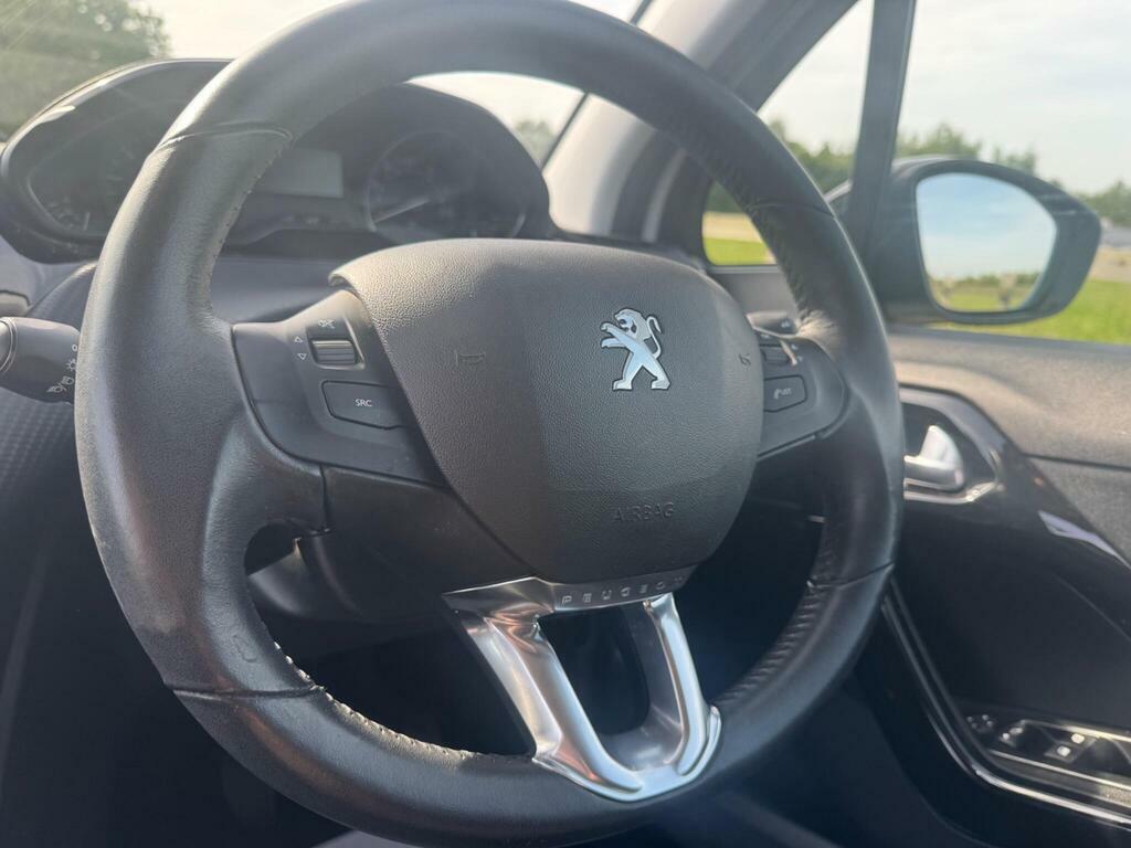 Peugeot 208 1.2 Puretech Black Edition Euro 6 NJ17KCX White #2