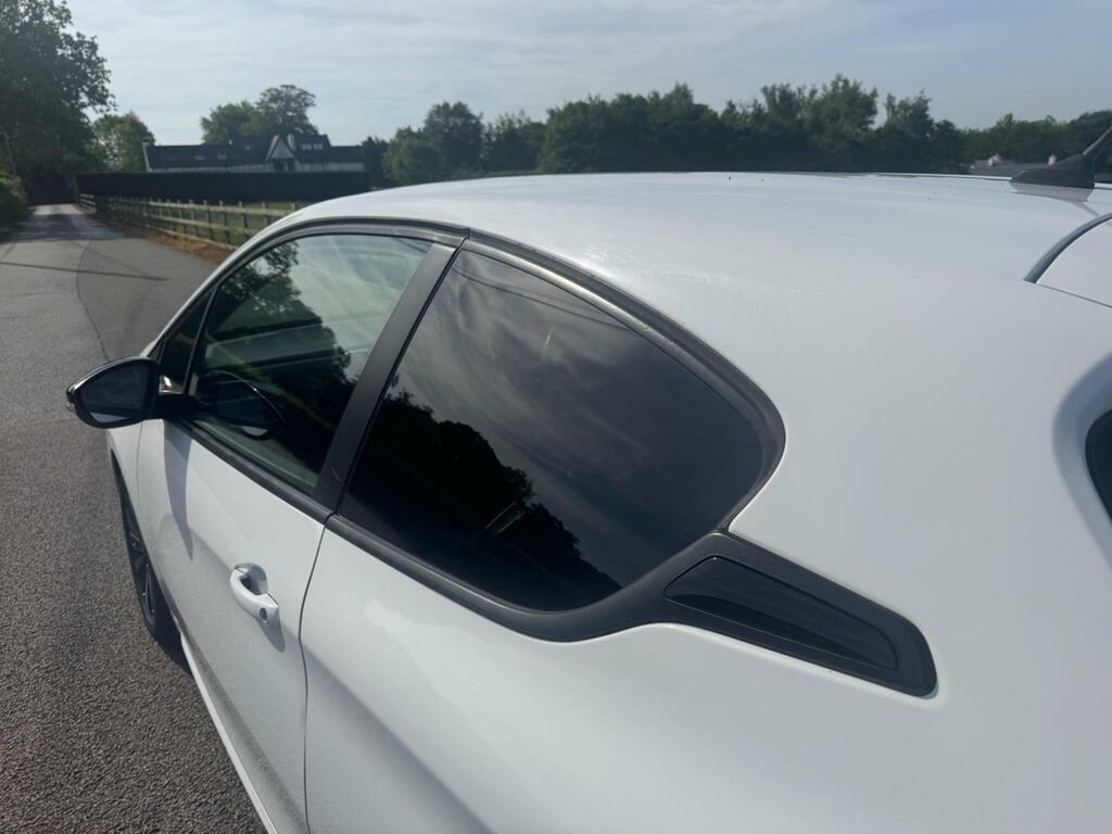 Peugeot 208 1.2 Puretech Black Edition Euro 6 NJ17KCX White #5