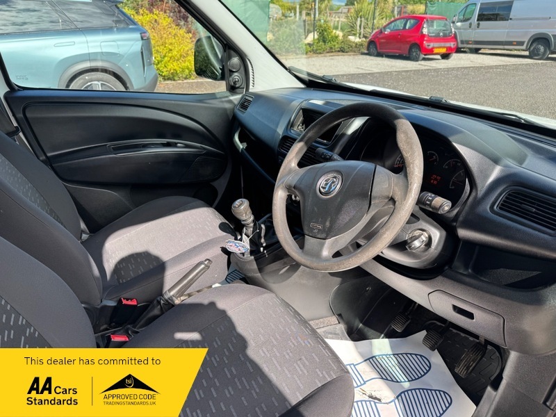 Vauxhall Combo 2300 L1h1 Cdti S White #5