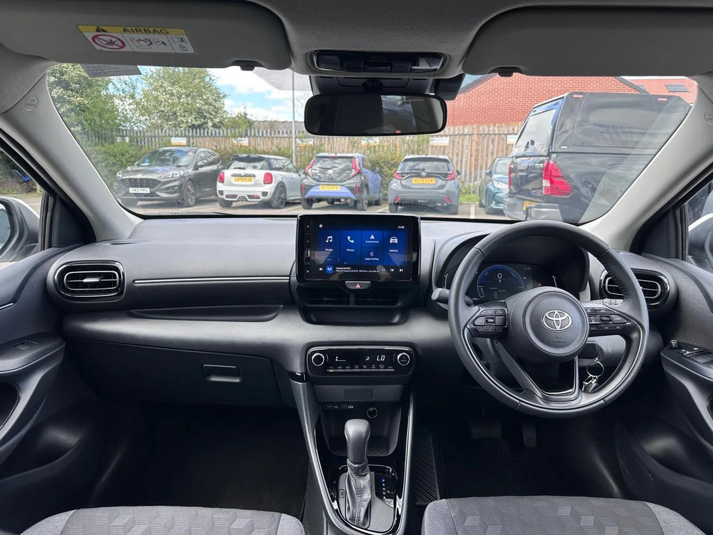 Toyota Yaris 1.5 Hybrid Design NU25ZZG #5