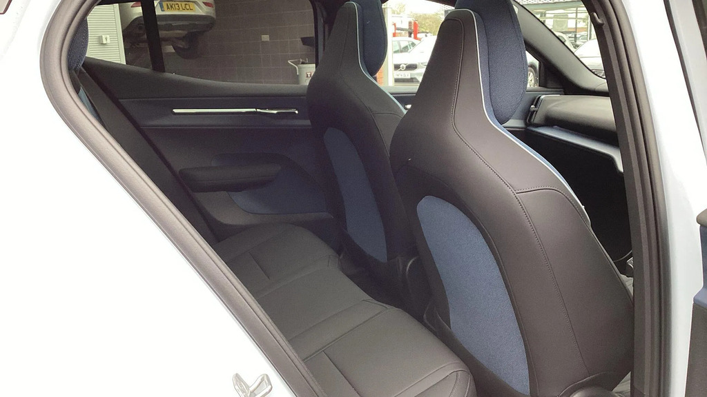 Volvo EX30 Twin Performance 69Kwh Plus Awd ND26LHU  #6