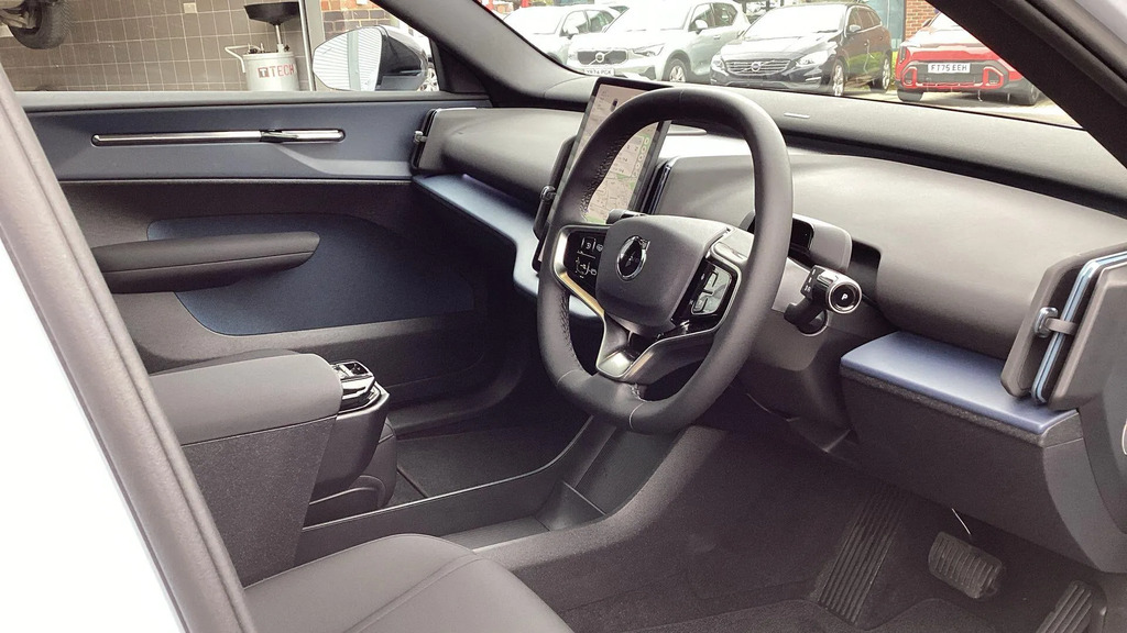 Volvo EX30 Twin Performance 69Kwh Plus Awd ND26LHU  #3