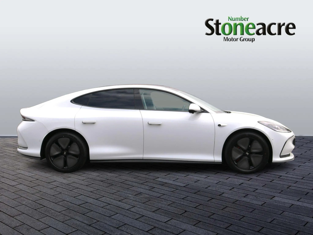 MG IM5 75Kwh Standard Range Saloon MC75HLX #2
