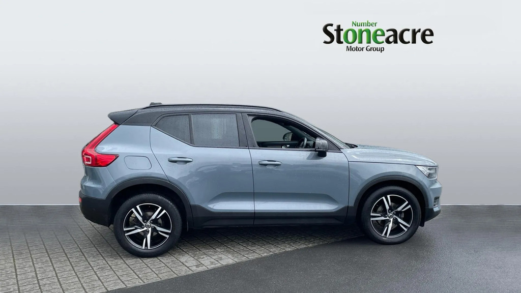 Volvo XC40 R-design T3 163 Hp YS71VBJ #3
