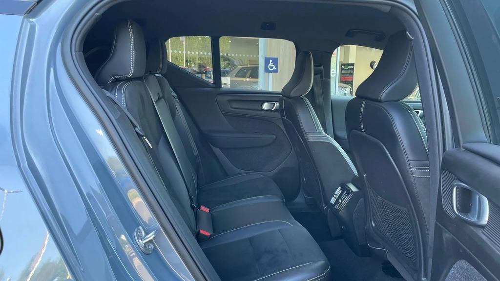 Volvo XC40 R-design T3 163 Hp YS71VBJ #6