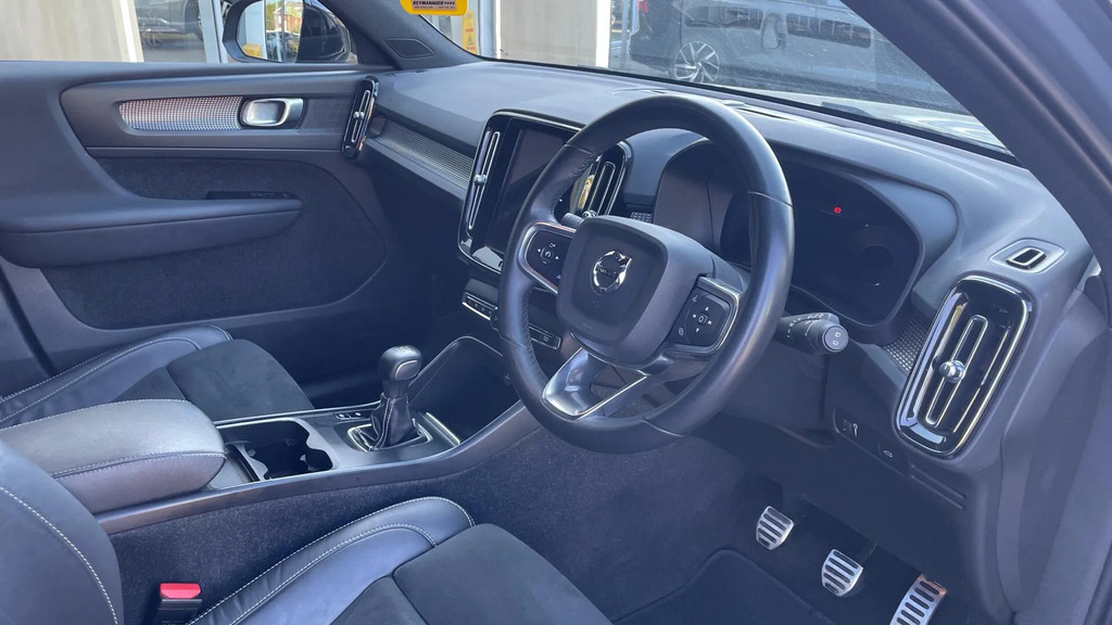 Volvo XC40 R-design T3 163 Hp YS71VBJ #4
