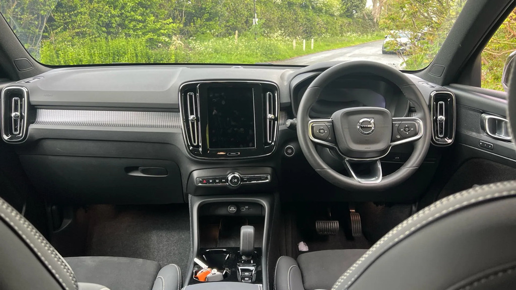Volvo XC40 2.0 B4p Plus Dark SH25VOF #5