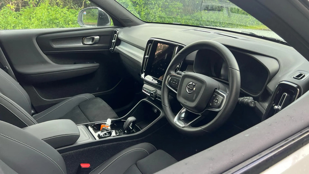 Volvo XC40 2.0 B4p Plus Dark SH25VOF #4
