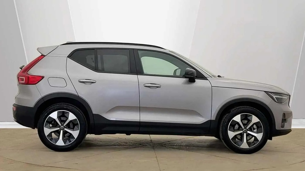 Volvo XC40 2.0 B3p Plus Dark RV75MMJ #2