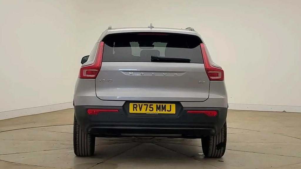 Volvo XC40 2.0 B3p Plus Dark RV75MMJ #4