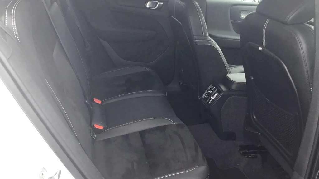Volvo XC40 R-design T3 163 Hp FX71MWL  #6